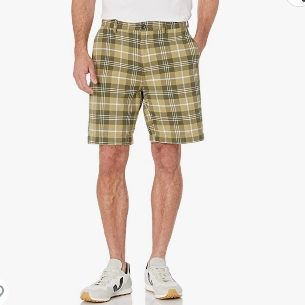 Amazon Essentials Classic-Fit 9" Shorts in Olive Plaid SIZE 33